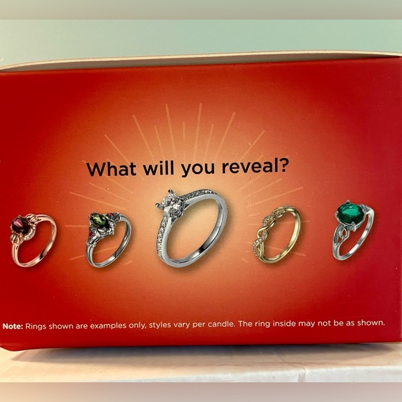 Hidden Gems Jewelry Candle - Picture 2 of 5